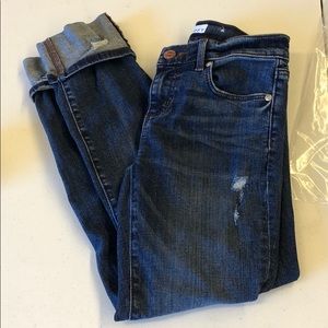 Distressed crop jeans.